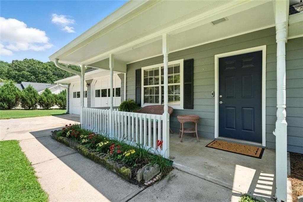 3 bedroom, 2 bathroom, 1,355 sq ft single family residence for sale at 111 Brownsmill Drive, Grayson, GA 30017 — photo 3