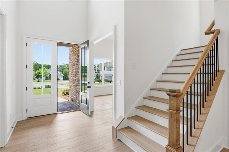 5 bedroom, 5 bathroom, 3,592 sq ft single family residence for sale at 3149 Spinnakers Reach View, Marietta, GA 30064 — photo 8