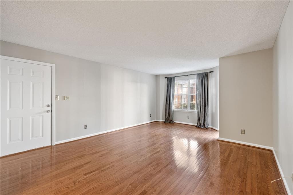 1 bedroom, 1 bathroom, 690 sq ft condominium for sale at 2054 Chastain Park Court, Atlanta, GA 30342 — photo 7