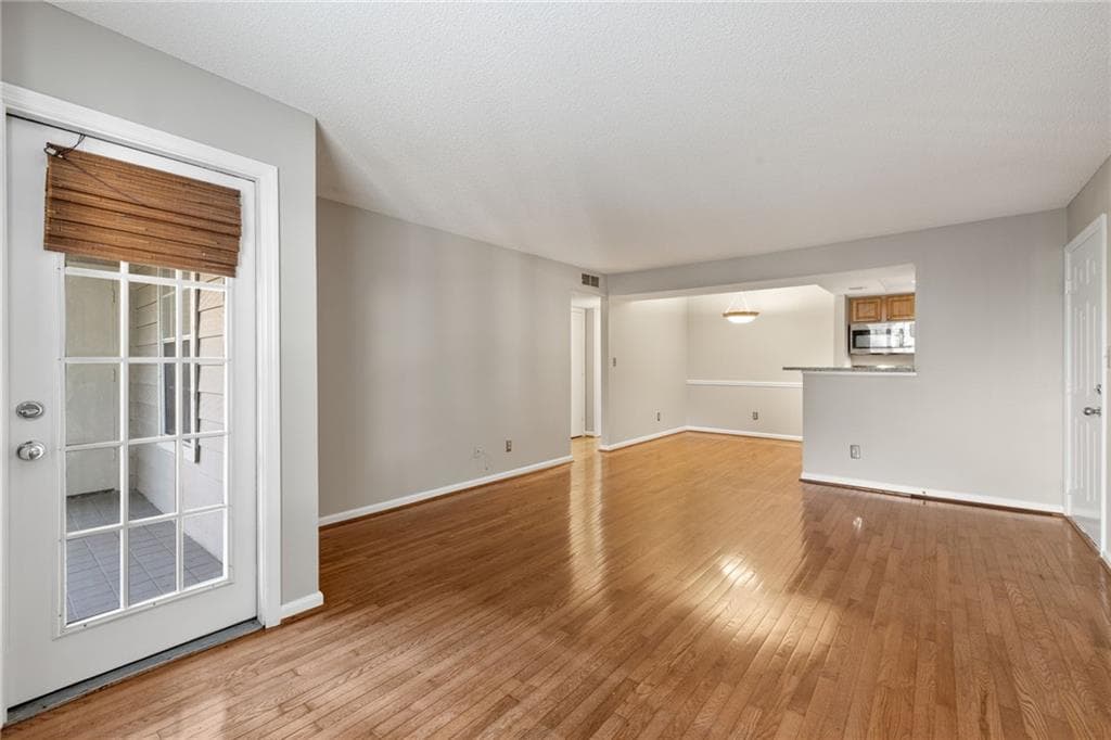 1 bedroom, 1 bathroom, 690 sq ft condominium for sale at 2054 Chastain Park Court, Atlanta, GA 30342 — photo 9