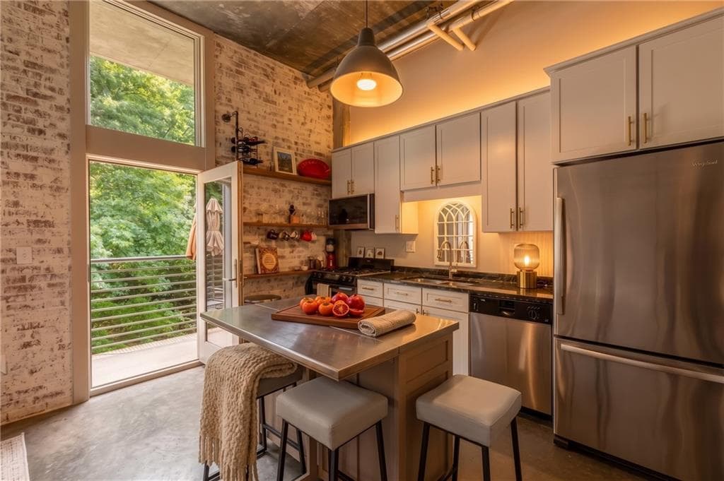 1 bedroom, 1 bathroom, 746 sq ft condominium for sale at 640 Glen Iris Drive 418, Atlanta, GA 30308 — photo 2