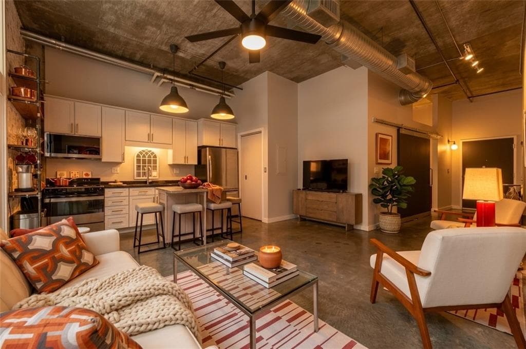 1 bedroom, 1 bathroom, 746 sq ft condominium for sale at 640 Glen Iris Drive 418, Atlanta, GA 30308 — photo 3