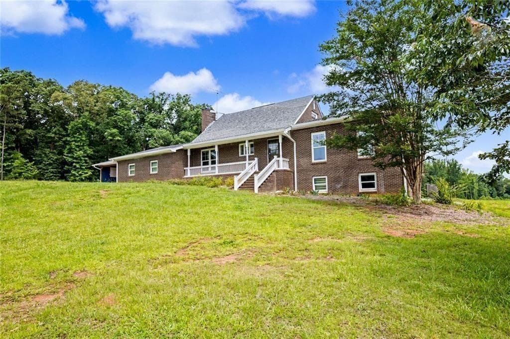 4 bedroom, 3 bathroom, 2,333 sq ft single family residence for sale at 1605 Shackelford Road, Griffin, GA 30224 — photo 7