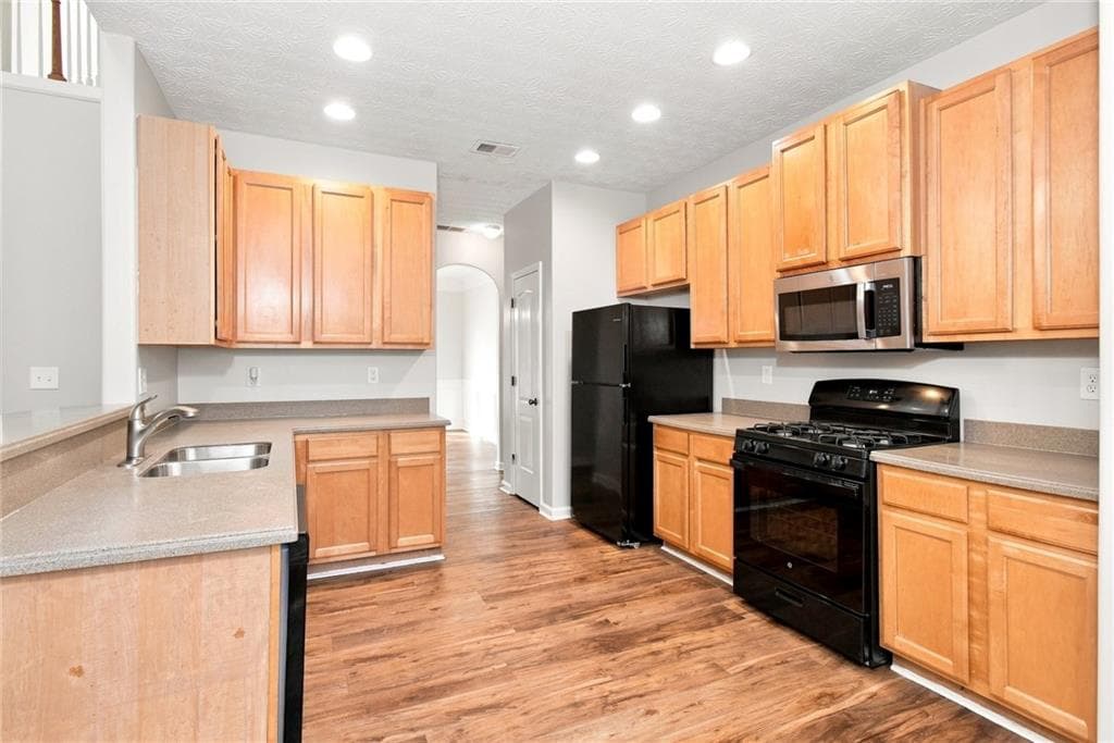 4 bedroom, 3 bathroom, 2,204 sq ft single family residence for rent at 632 Addison Way, Mcdonough, GA 30253 for $2,235 a month — photo 2