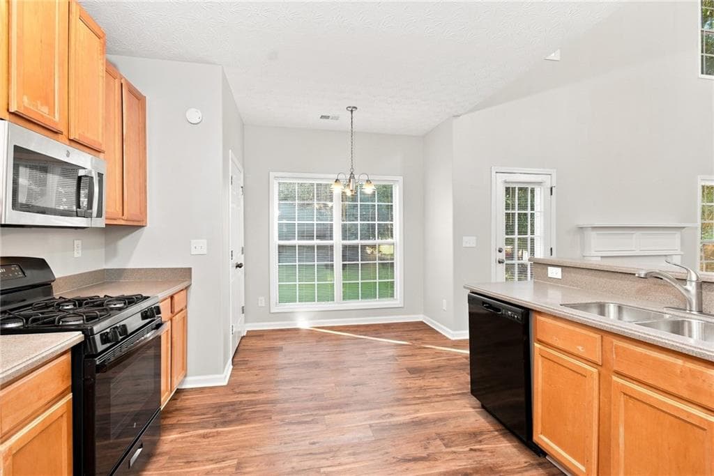 4 bedroom, 3 bathroom, 2,204 sq ft single family residence for rent at 632 Addison Way, Mcdonough, GA 30253 for $2,235 a month — photo 3