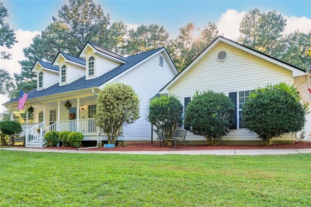 3 bedroom, 2 bathroom, 1,894 sq ft single family residence for sale at 3040 S Ola Road, Locust Grove, GA 30248 — photo 1 of 35