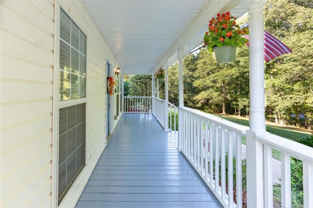 3 bedroom, 2 bathroom, 1,894 sq ft single family residence for sale at 3040 S Ola Road, Locust Grove, GA 30248 — photo 3