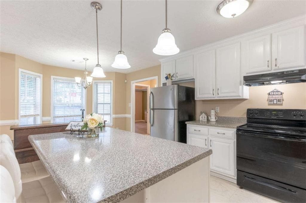 3 bedroom, 2 bathroom, 1,894 sq ft single family residence for sale at 3040 S Ola Road, Locust Grove, GA 30248 — photo 8