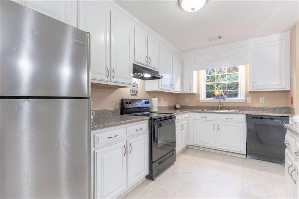 3 bedroom, 2 bathroom, 1,894 sq ft single family residence for sale at 3040 S Ola Road, Locust Grove, GA 30248 — photo 10