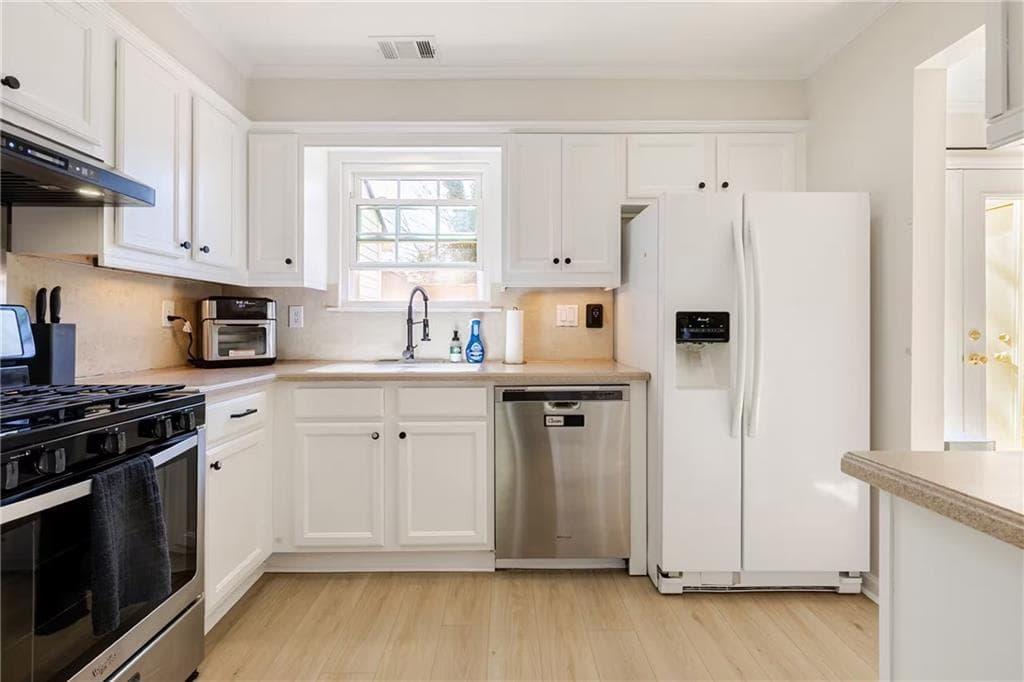 2 bedroom, 3 bathroom, 1,464 sq ft townhouse for rent at 2940 Lexington Trace Drive, Smyrna, GA 30080 for $2,700 a month — photo 8