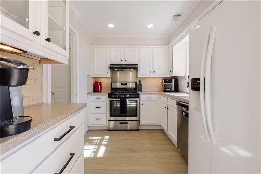 2 bedroom, 3 bathroom, 1,464 sq ft townhouse for rent at 2940 Lexington Trace Drive, Smyrna, GA 30080 for $2,700 a month — photo 9