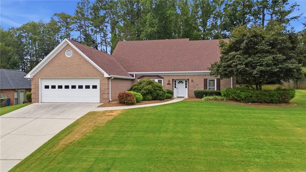 3 bedroom, 3 bathroom, 3,194 sq ft single family residence for sale at 345 N Farm Drive, Alpharetta, GA 30004 — photo 2