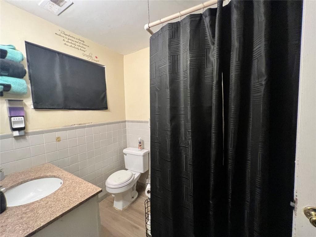 5 bedroom, 2 bathroom, 2,400 sq ft single family residence for sale at 4004 Campbellton Road, Atlanta, GA 30331 — photo 6