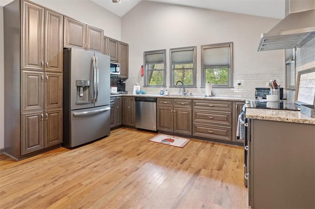 2 bedroom, 3 bathroom, 1,620 sq ft single family residence for sale at 253 Zenith Trail, Ellijay, GA 30540 — photo 2