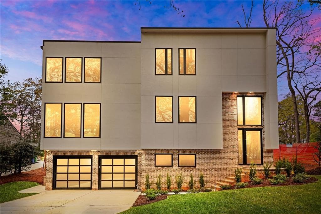 5 bedroom, 7 bathroom, 5,561 sq ft single family residence for sale at 1260 Kingsley Circle, Atlanta, GA 30324 — photo 2