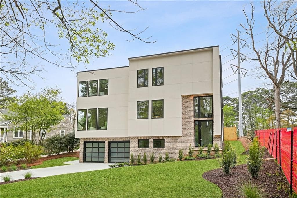 5 bedroom, 7 bathroom, 5,561 sq ft single family residence for sale at 1260 Kingsley Circle, Atlanta, GA 30324 — photo 3