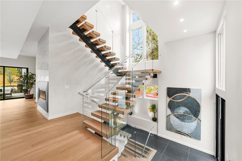 5 bedroom, 7 bathroom, 5,561 sq ft single family residence for sale at 1260 Kingsley Circle, Atlanta, GA 30324 — photo 6