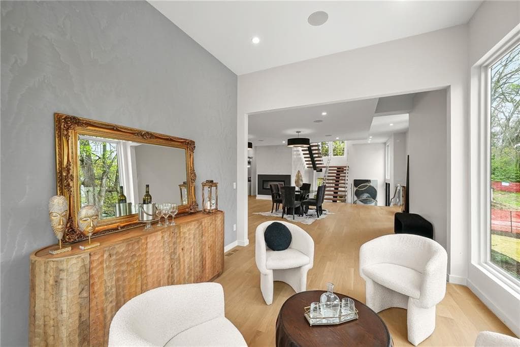 5 bedroom, 7 bathroom, 5,561 sq ft single family residence for sale at 1260 Kingsley Circle, Atlanta, GA 30324 — photo 8