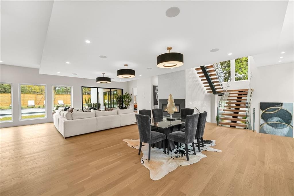 5 bedroom, 7 bathroom, 5,561 sq ft single family residence for sale at 1260 Kingsley Circle, Atlanta, GA 30324 — photo 9