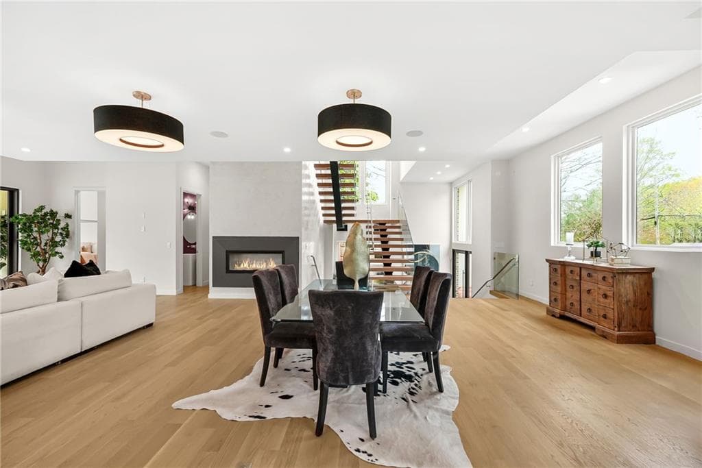 5 bedroom, 7 bathroom, 5,561 sq ft single family residence for sale at 1260 Kingsley Circle, Atlanta, GA 30324 — photo 10