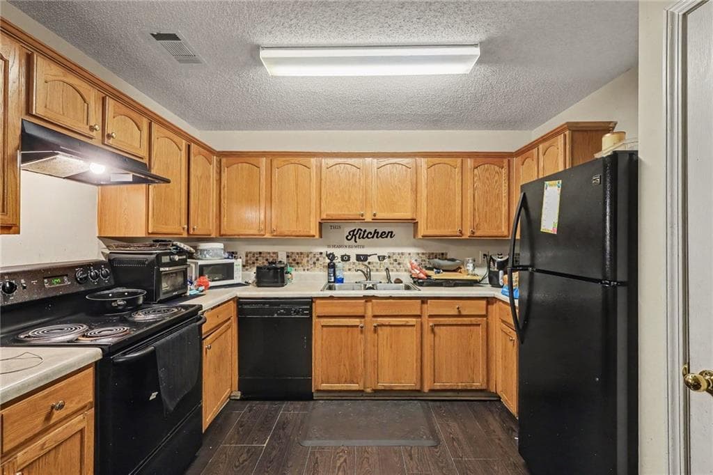 4 bedroom, 3 bathroom, 1,770 sq ft townhouse for sale at 1275 Maple Valley Court, Union City, GA 30291 — photo 3