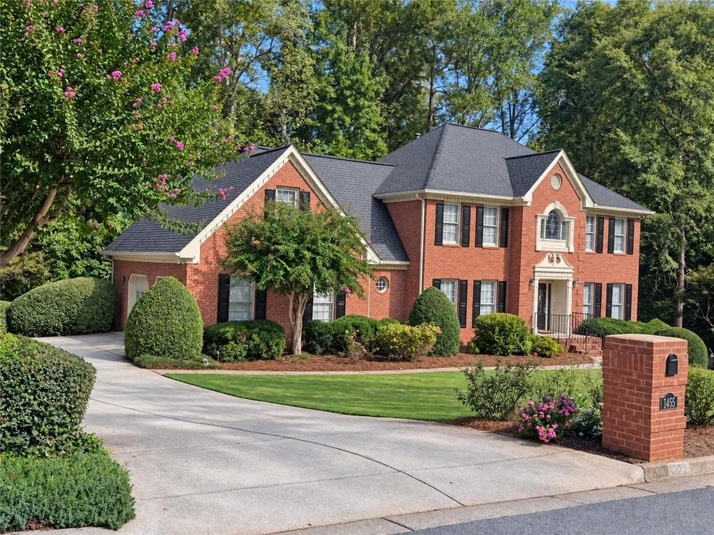 4 bedroom, 4 bathroom, 3,625 sq ft single family residence for sale at 1455 Chinook Court, Lilburn, GA 30047 — photo 3