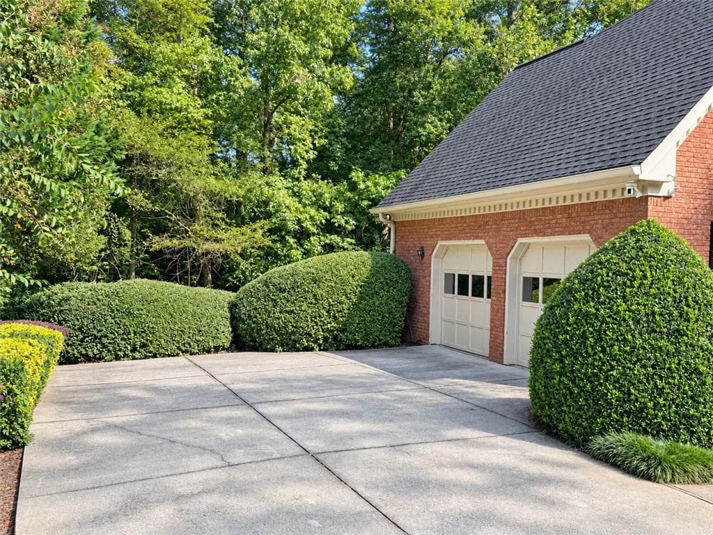 4 bedroom, 4 bathroom, 3,625 sq ft single family residence for sale at 1455 Chinook Court, Lilburn, GA 30047 — photo 4