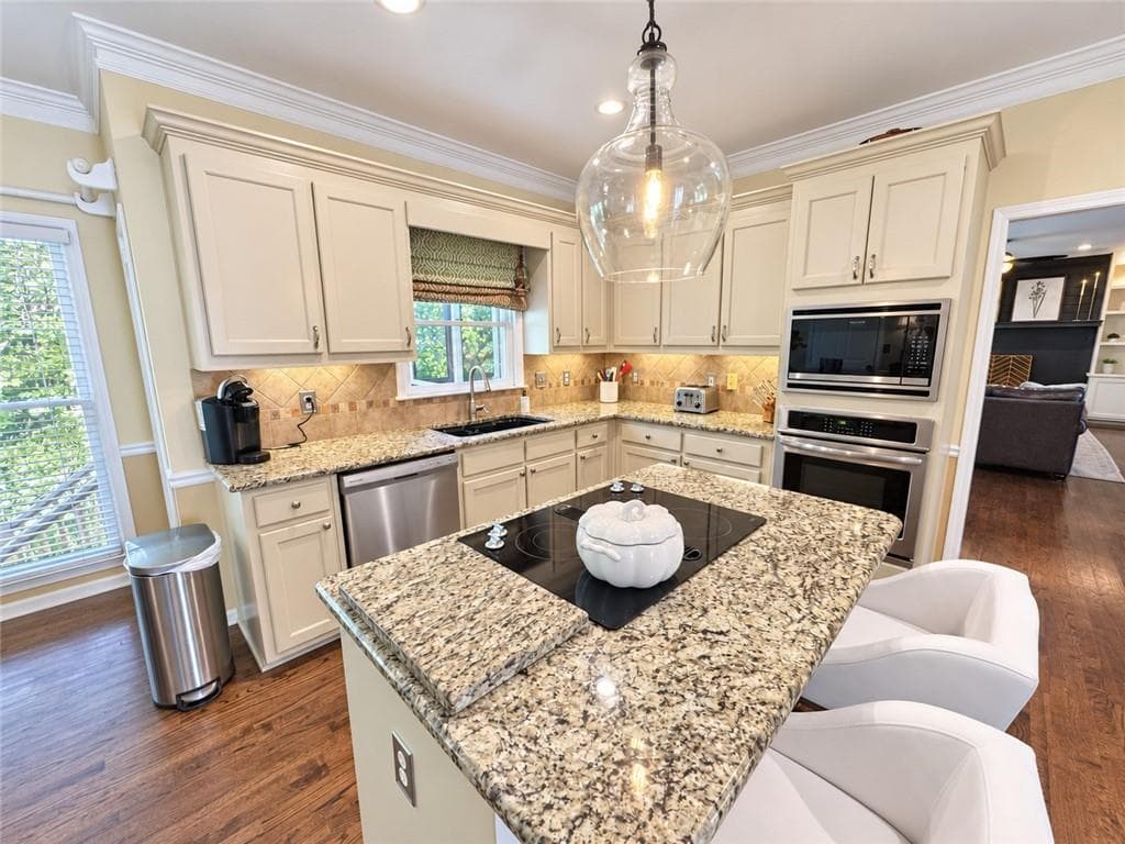 4 bedroom, 4 bathroom, 3,625 sq ft single family residence for sale at 1455 Chinook Court, Lilburn, GA 30047 — photo 9