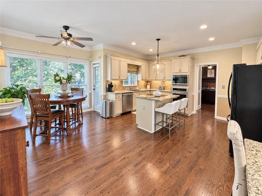 4 bedroom, 4 bathroom, 3,625 sq ft single family residence for sale at 1455 Chinook Court, Lilburn, GA 30047 — photo 10