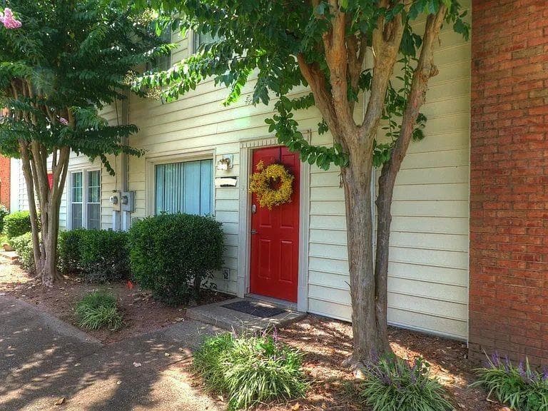 2 bedroom, 3 bathroom, 1,240 sq ft townhouse for sale at 213 High Creek Drive, Roswell, GA 30076