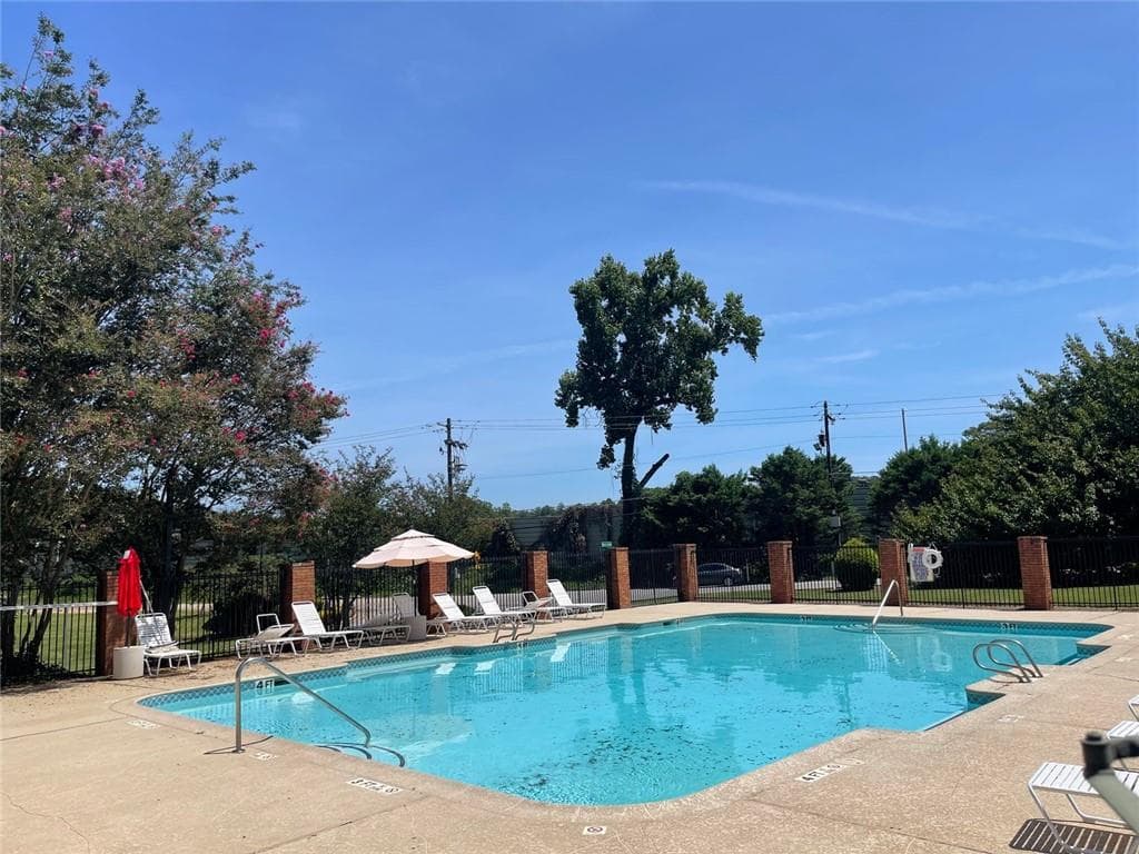 2 bedroom, 3 bathroom, 1,240 sq ft townhouse for sale at 213 High Creek Drive, Roswell, GA 30076 — photo 7