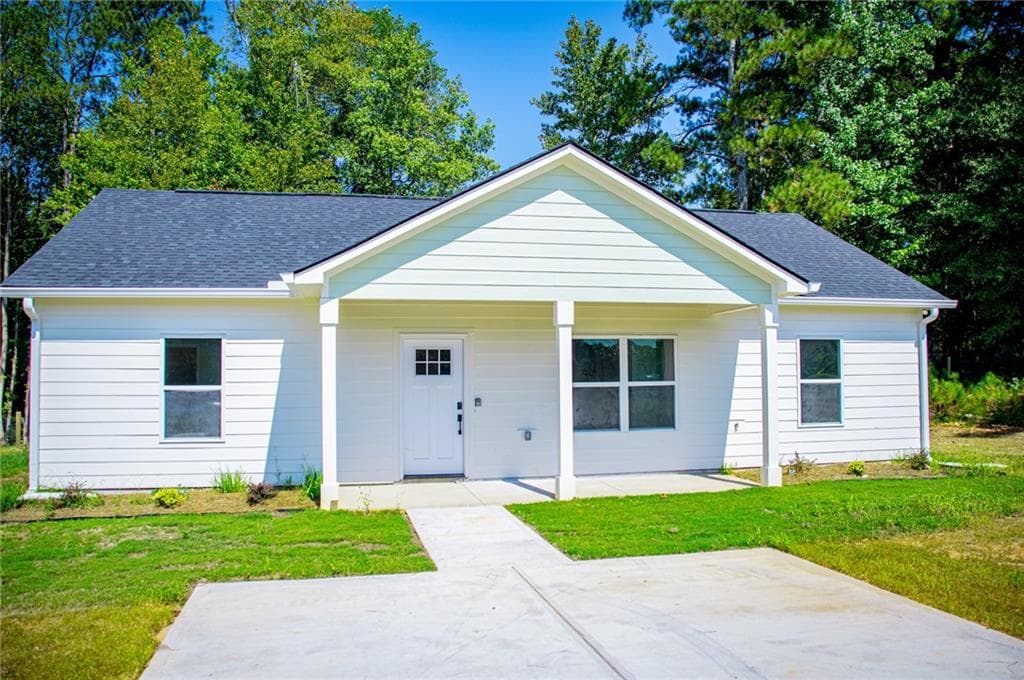 3 bedroom, 2 bathroom, 1,320 sq ft single family residence for sale at 185 Kennedy Estates Road, Carrollton, GA 30116