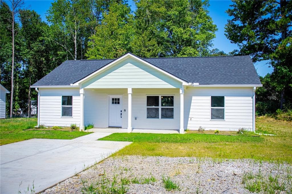 3 bedroom, 2 bathroom, 1,320 sq ft single family residence for sale at 185 Kennedy Estates Road, Carrollton, GA 30116 — photo 4