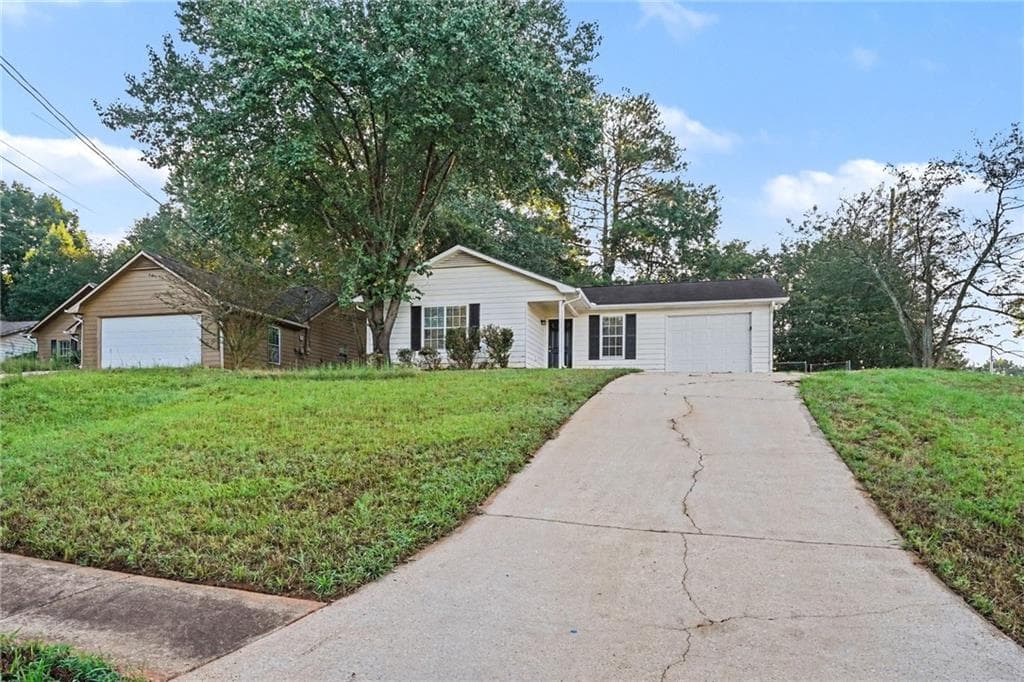 3 bedroom, 2 bathroom, 1,231 sq ft single family residence for sale at 105 Rosebud Lane, Mcdonough, GA 30253 — photo 2