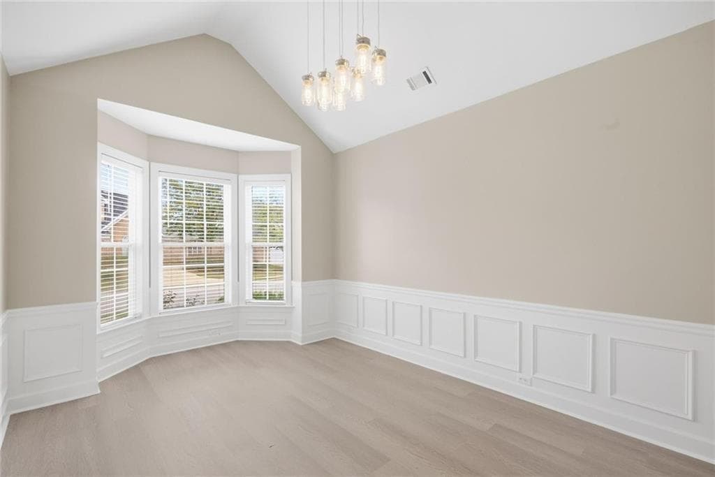 4 bedroom, 3 bathroom, 2,502 sq ft single family residence under contract at 2120 Hickory Station Circle, Snellville, GA 30078 — photo 4