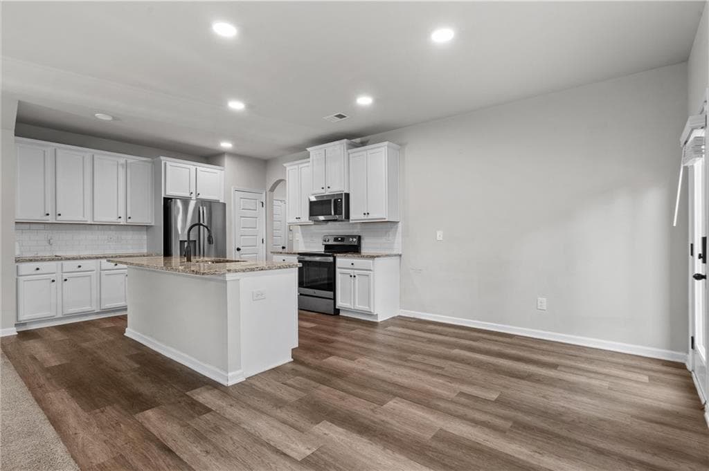 4 bedroom, 4 bathroom, 2,925 sq ft single family residence for sale at 4950 Zoya Court, Atlanta, GA 30331 — photo 6