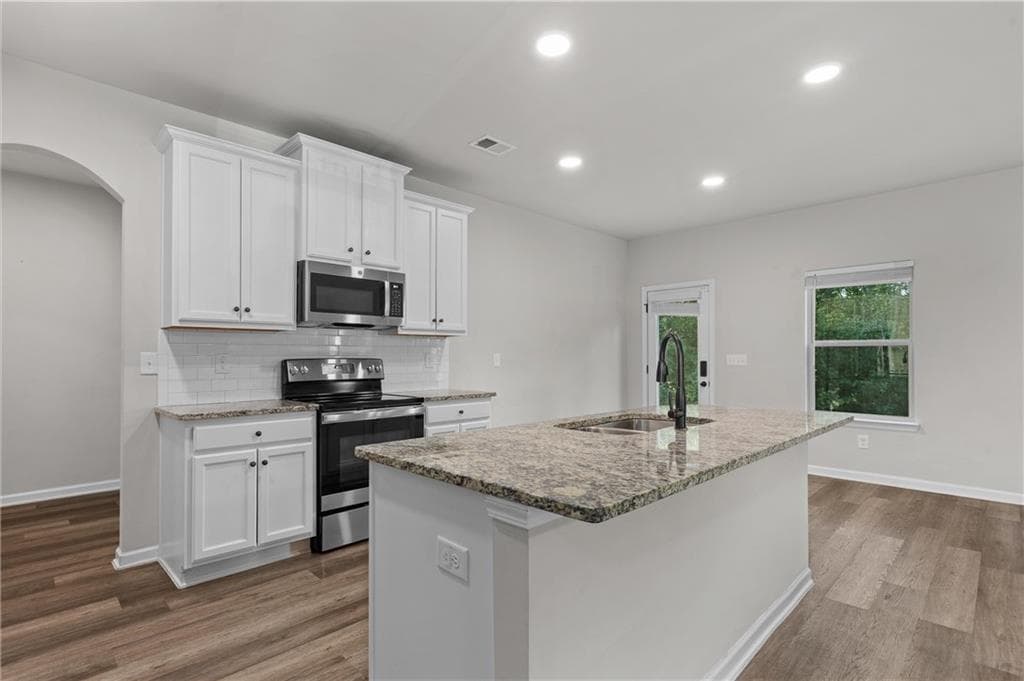 4 bedroom, 4 bathroom, 2,925 sq ft single family residence for sale at 4950 Zoya Court, Atlanta, GA 30331 — photo 7