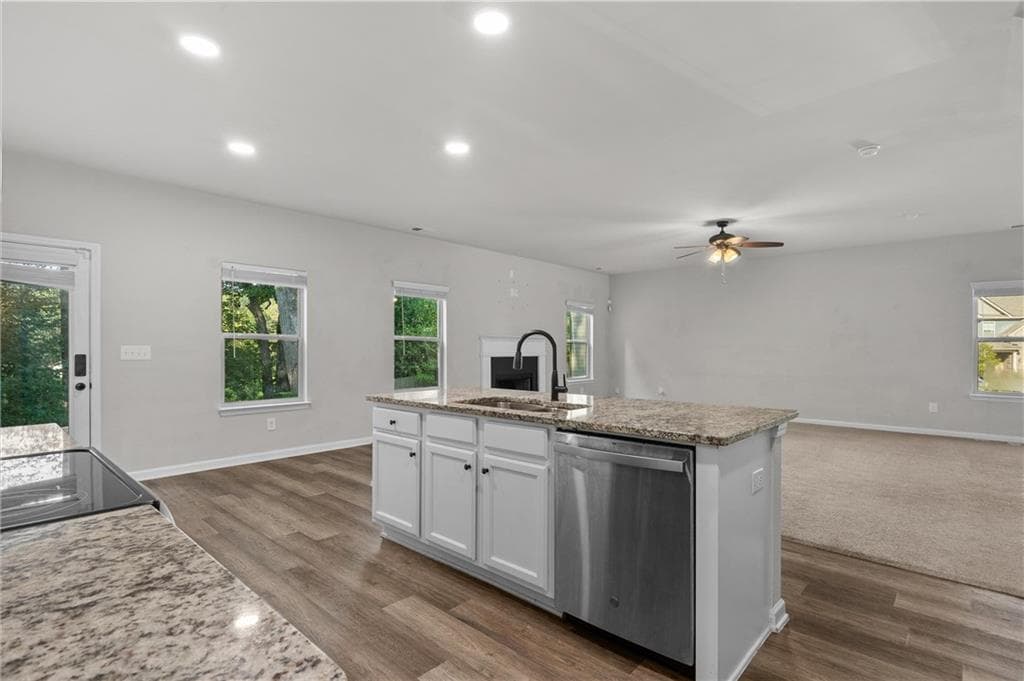 4 bedroom, 4 bathroom, 2,925 sq ft single family residence for sale at 4950 Zoya Court, Atlanta, GA 30331 — photo 4
