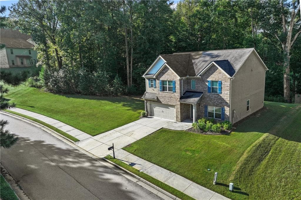 4 bedroom, 4 bathroom, 2,925 sq ft single family residence for sale at 4950 Zoya Court, Atlanta, GA 30331 — photo 2