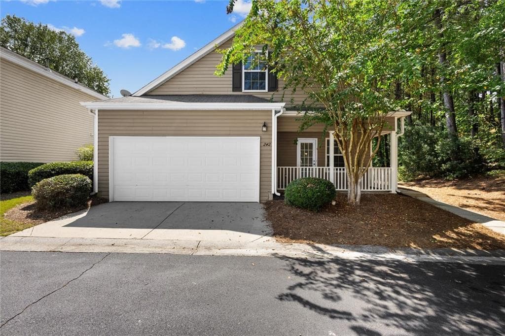 2 bedroom, 2 bathroom, 1,420 sq ft single family residence for sale at 242 Hiawassee Drive, Woodstock, GA 30188