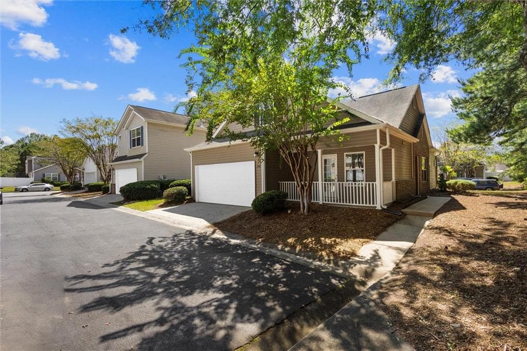 2 bedroom, 2 bathroom, 1,420 sq ft single family residence for sale at 242 Hiawassee Drive, Woodstock, GA 30188 — photo 2