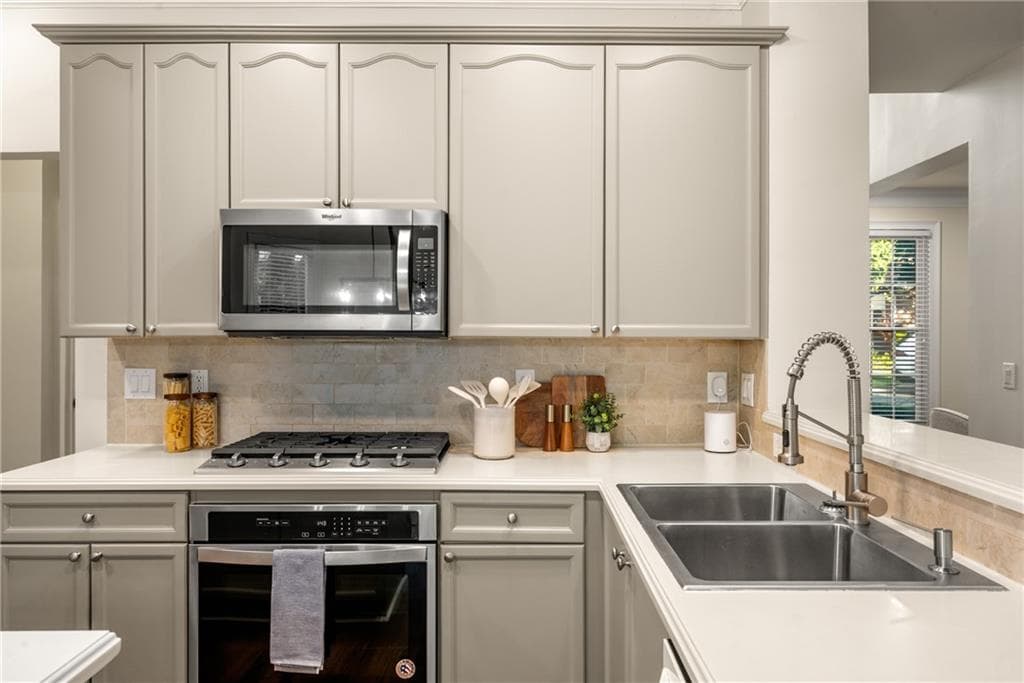 4 bedroom, 3 bathroom, 2,636 sq ft single family residence for sale at 4331 Oakdale Vinings Circle, Smyrna, GA 30080 — photo 7