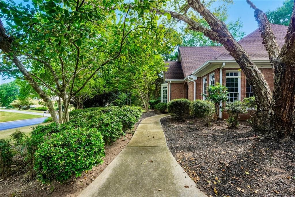 3 bedroom, 4 bathroom, 2,854 sq ft single family residence for sale at 307 Montrose Drive, Mcdonough, GA 30253 — photo 4