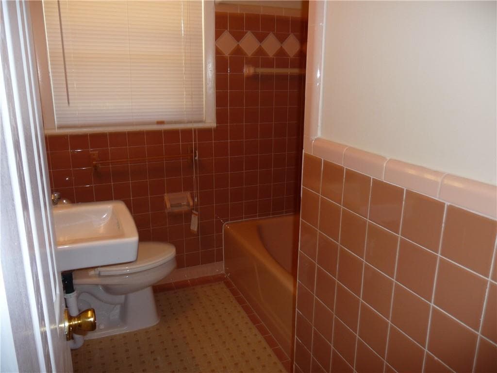 3 bedroom, 2 bathroom, 1,200 sq ft single family residence for rent at 2798 Oldknow Drive, Atlanta, GA 30318 for $1,900 a month — photo 4