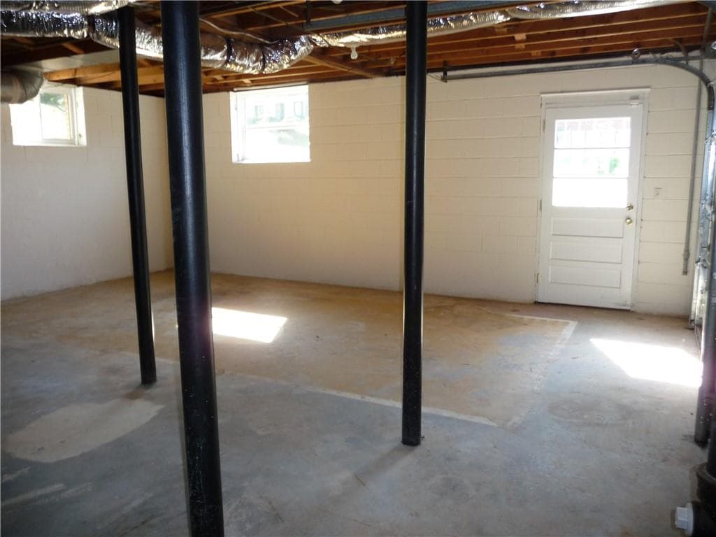 3 bedroom, 2 bathroom, 1,200 sq ft single family residence for rent at 2798 Oldknow Drive, Atlanta, GA 30318 for $1,900 a month — photo 6