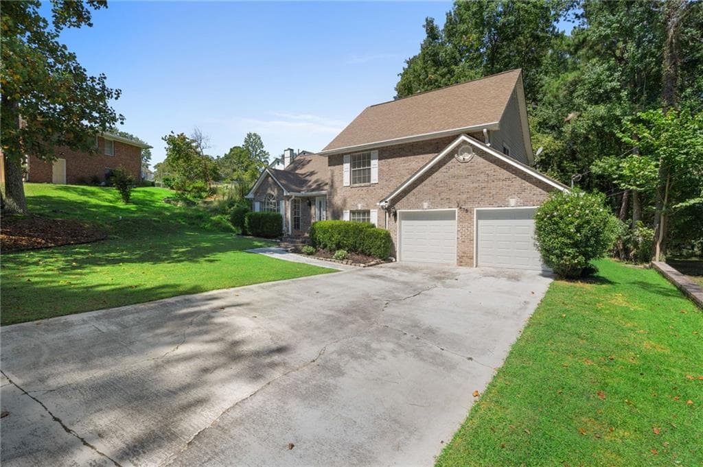 3 bedroom, 3 bathroom, 1,758 sq ft single family residence for sale at 2575 Ravencliff Road, Atlanta, GA 30349