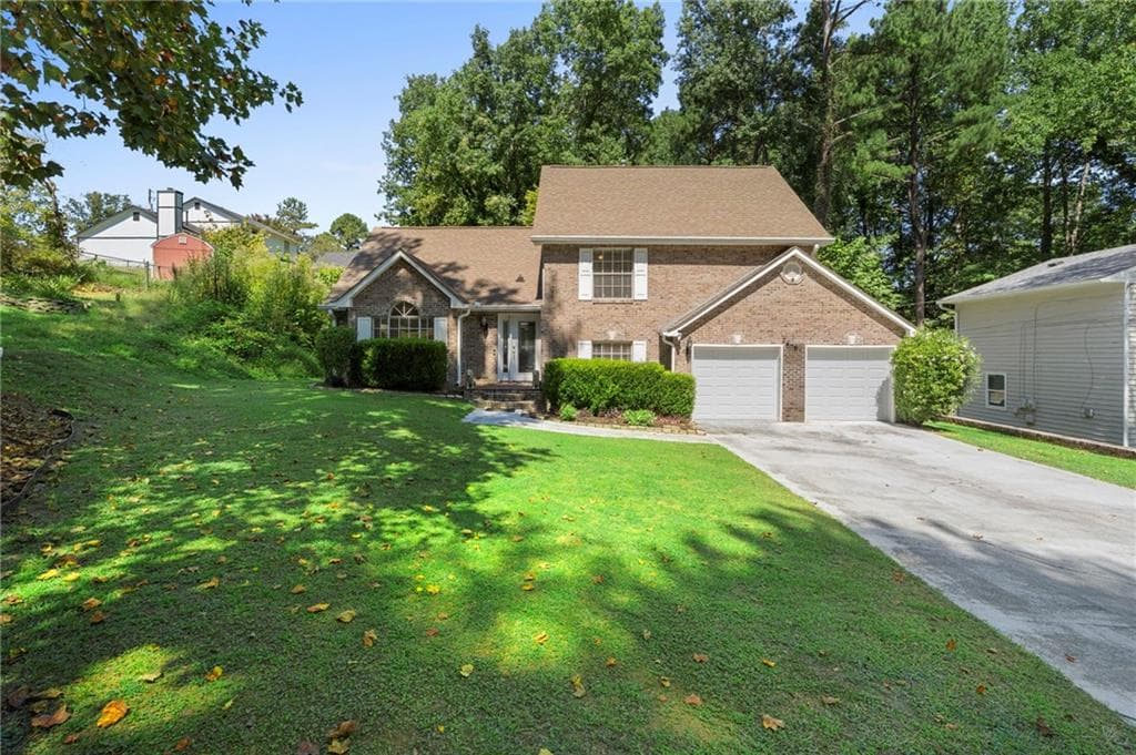 3 bedroom, 3 bathroom, 1,758 sq ft single family residence for sale at 2575 Ravencliff Road, Atlanta, GA 30349 — photo 2