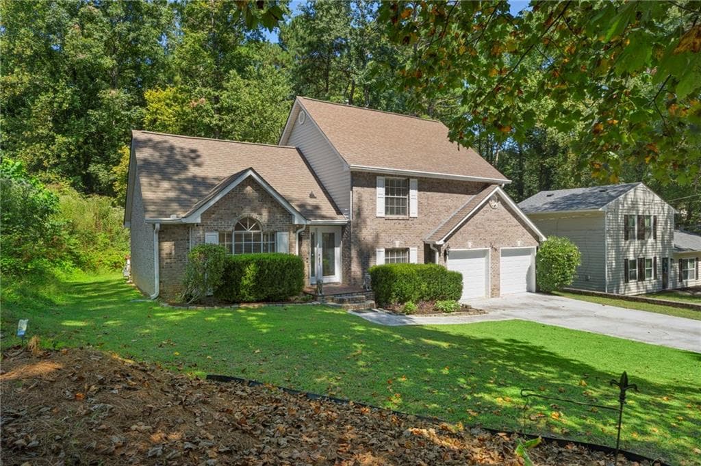 3 bedroom, 3 bathroom, 1,758 sq ft single family residence for sale at 2575 Ravencliff Road, Atlanta, GA 30349 — photo 3