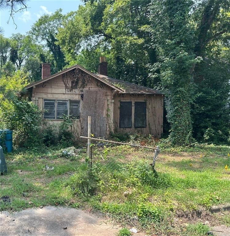 2 bedroom, 1 bathroom, 1,800 sq ft single family residence for sale at 576 Cleveland Street, Macon, GA 31206