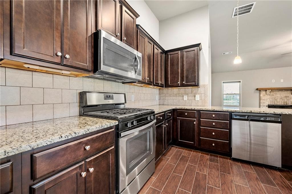 5 bedroom, 3 bathroom, 2,922 sq ft single family residence for rent at 540 Brookside Lane, Hoschton, GA 30548 for $2,800 a month — photo 4